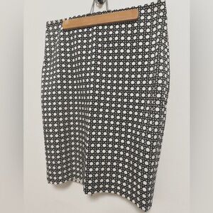 Ann Taylor Patterned Black & White Skirt SIZE 6.